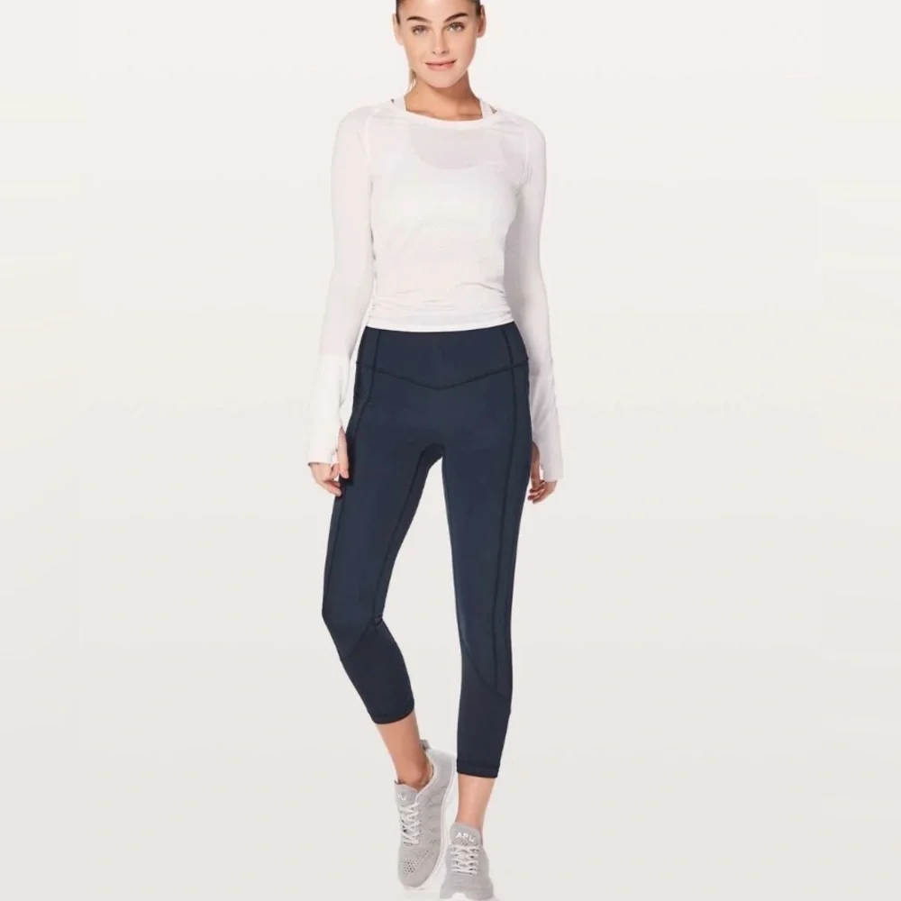 Lululemon 10 All The Right Places Crop II 23